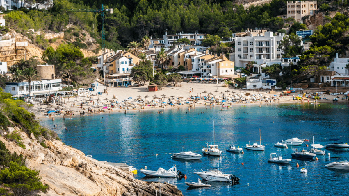 Praia Cala de Sant Vicent em Ibiza