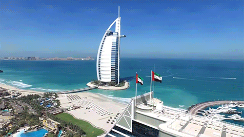 Uma imagem animada de um arranha céu no meio do mar de Dubai