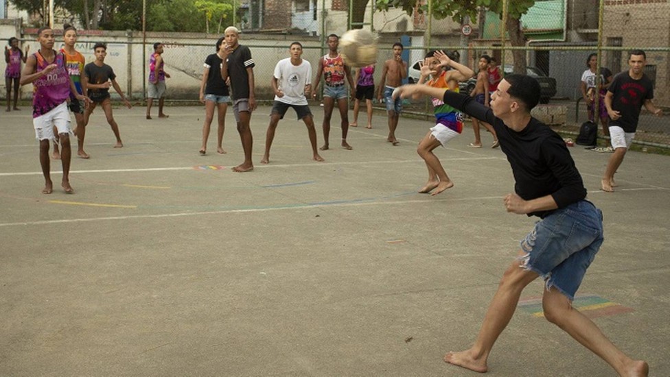 Queimado: A Agilidade e Diversão das Quadras Brasileiras