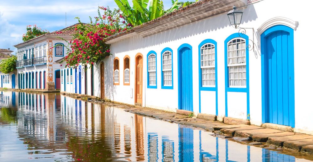 Centro histórico de Paraty, patrimônio histórico do Brasil, adaptado para receber as cheias.