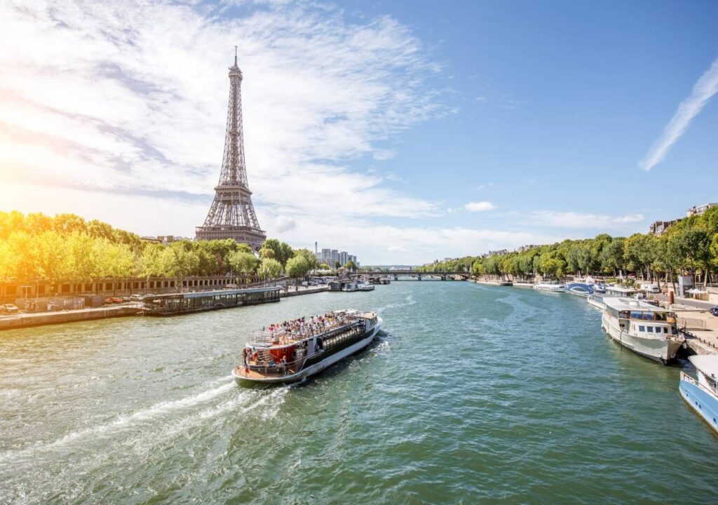 Rio Sena, em Paris