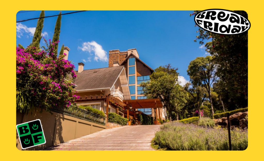 Fachada de um dos Monte Felice Hotéis em Gramado, rodeado por natureza e com céu azul, destacando a promoção Break Friday.