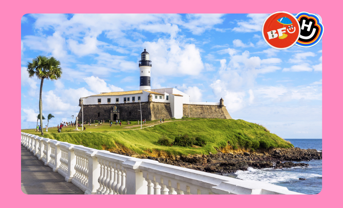 Farol da Barra em Salvador, Bahia, um dos principais cartões-postais da cidade e destaque do turismo no estado.