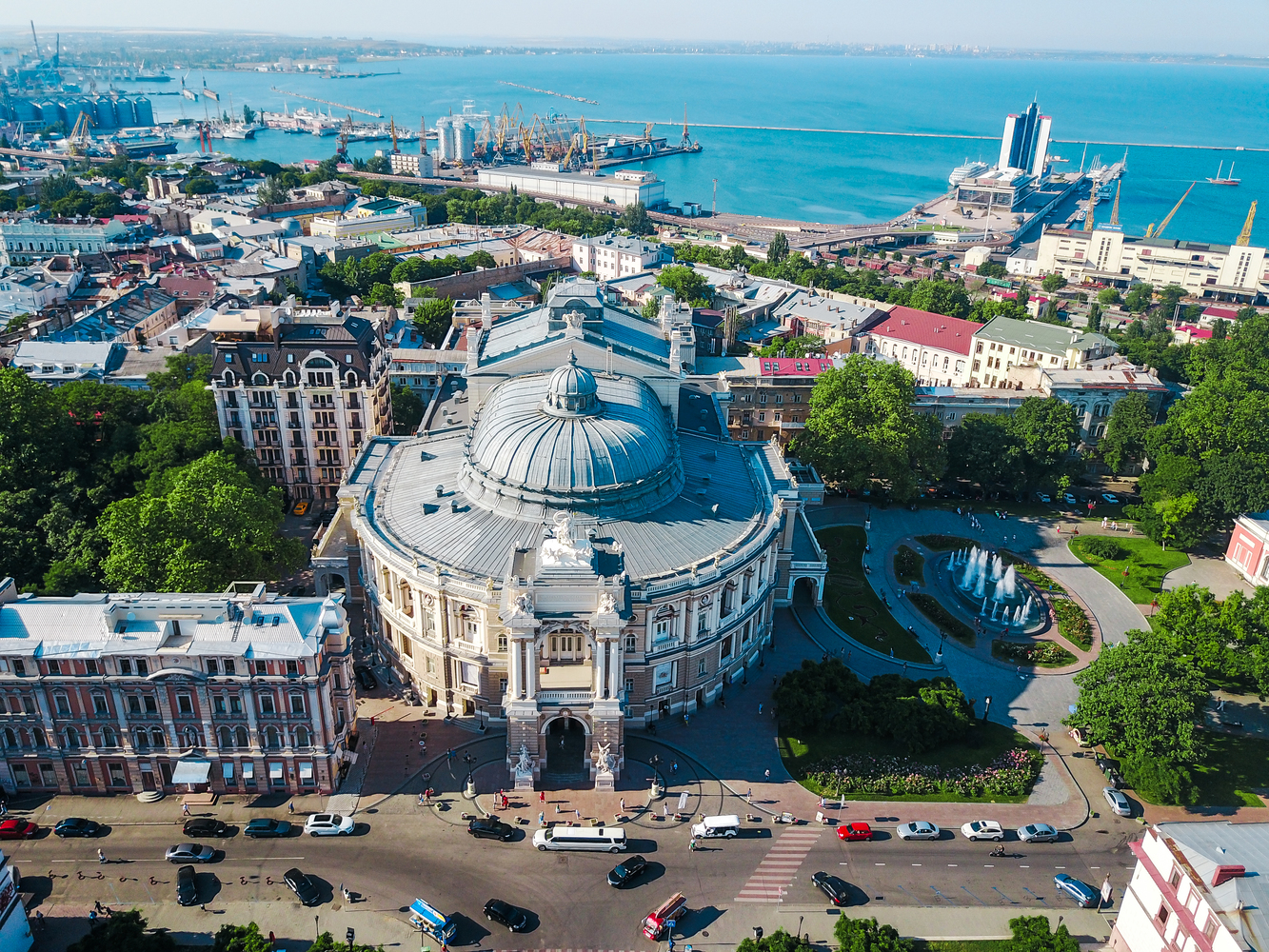 Vista aérea do Centro Histórico de Odessa, na Ucrânia, um patrimônio mundial em risco de extinção reconhecido pela UNESCO.

