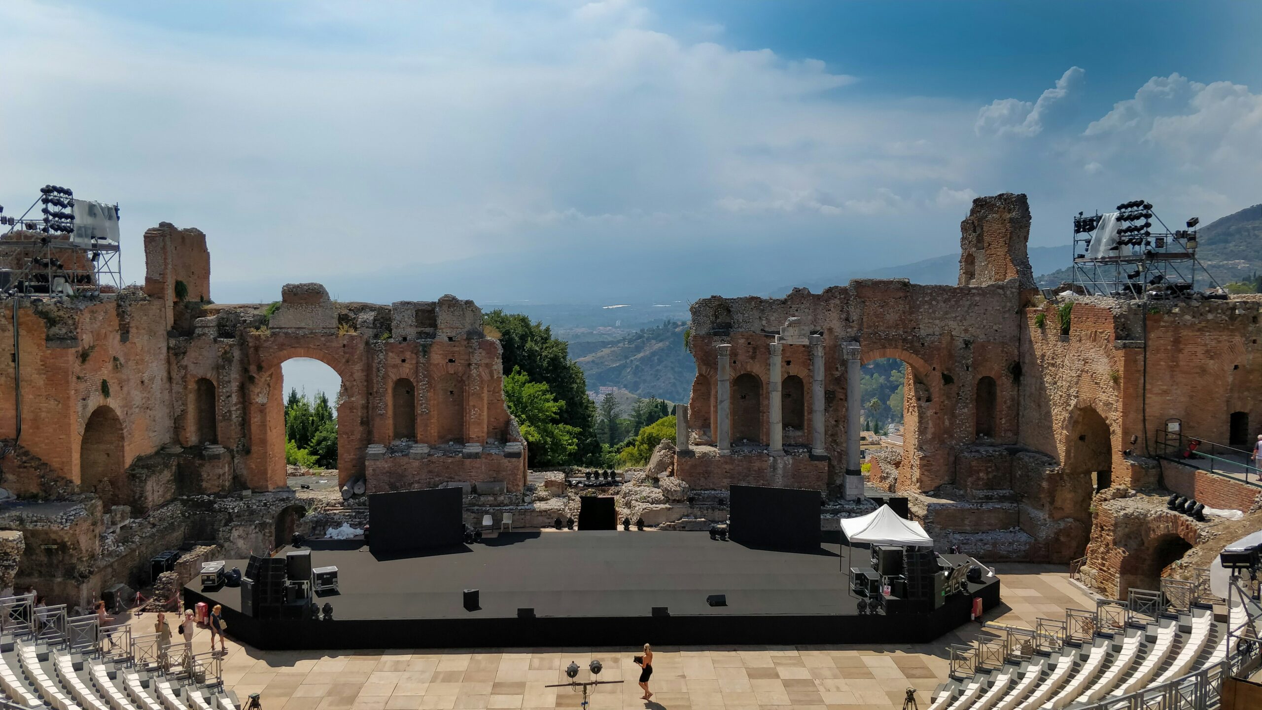 Ruínas do Teatro Antico di Taormina, na Sicília, cenário da segunda temporada de White Lotus, série da HBO MAX.